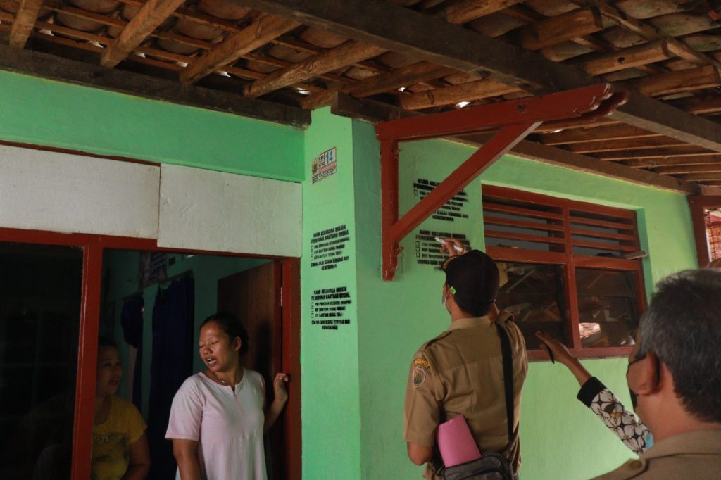Labelisasi Rumah di Desa Wonopringgo Tanpa Kericuhan